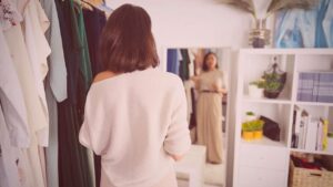 Az Enstylement önismereti stílusgyakorlat: ruhapróba, testérzetek figyelésével